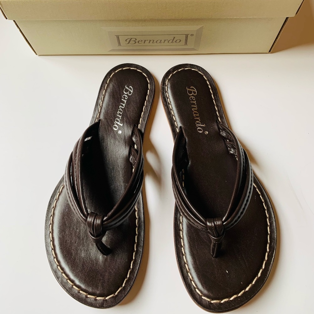 Bernardo Chesnut Miami Sandals, Chestnut, Size 8